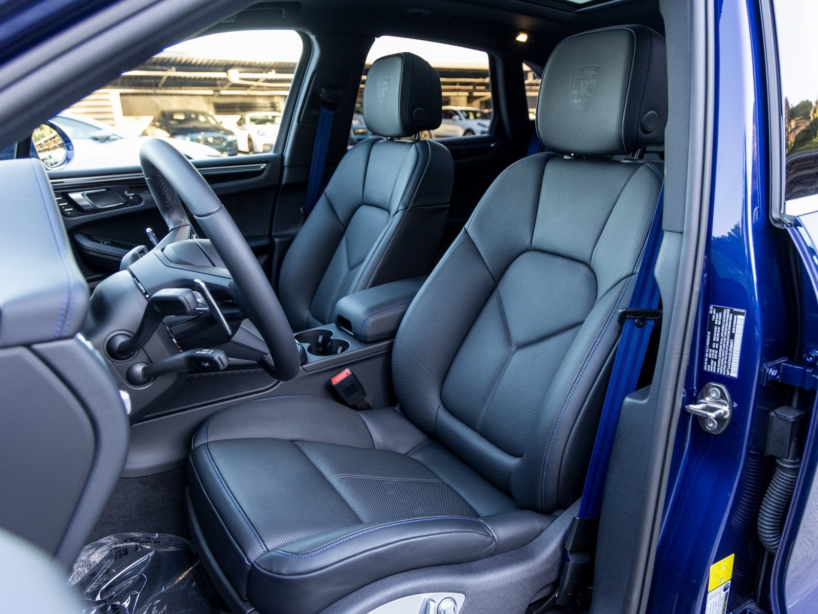 2025 Porsche Macan Base