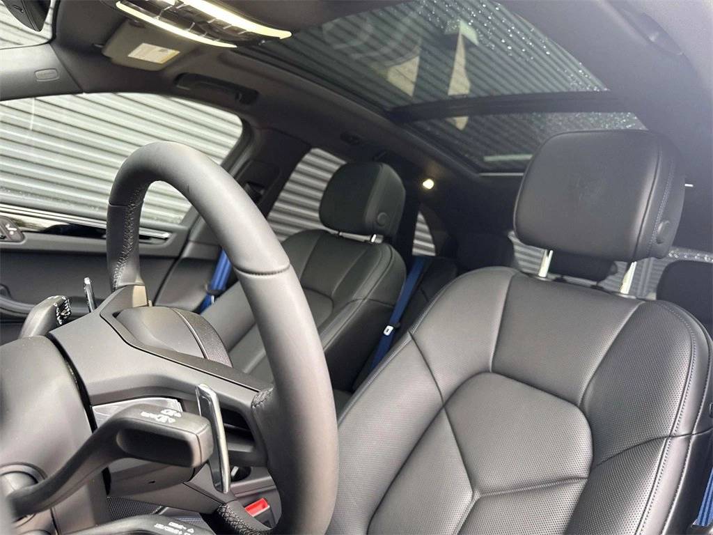 2025 Porsche Macan Macan