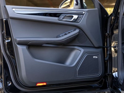 2025 Porsche Macan Macan T