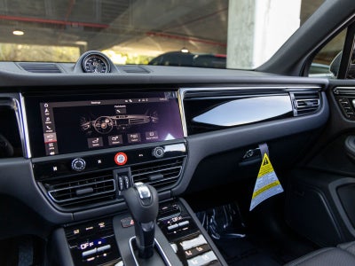 2025 Porsche Macan Macan T