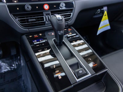 2025 Porsche Macan Macan T