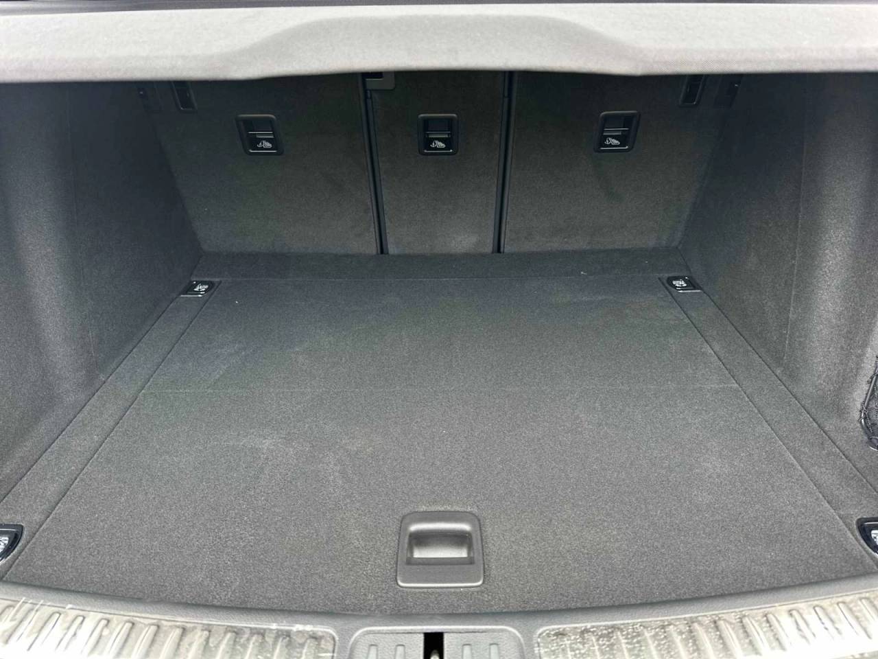 2025 Porsche Macan Macan T