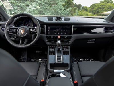 2025 Porsche Macan Base