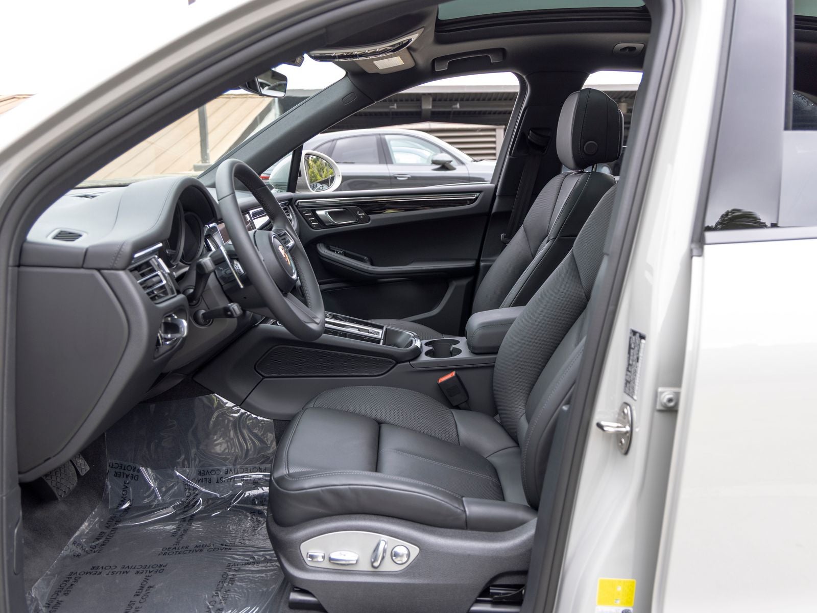 2025 Porsche Macan Base