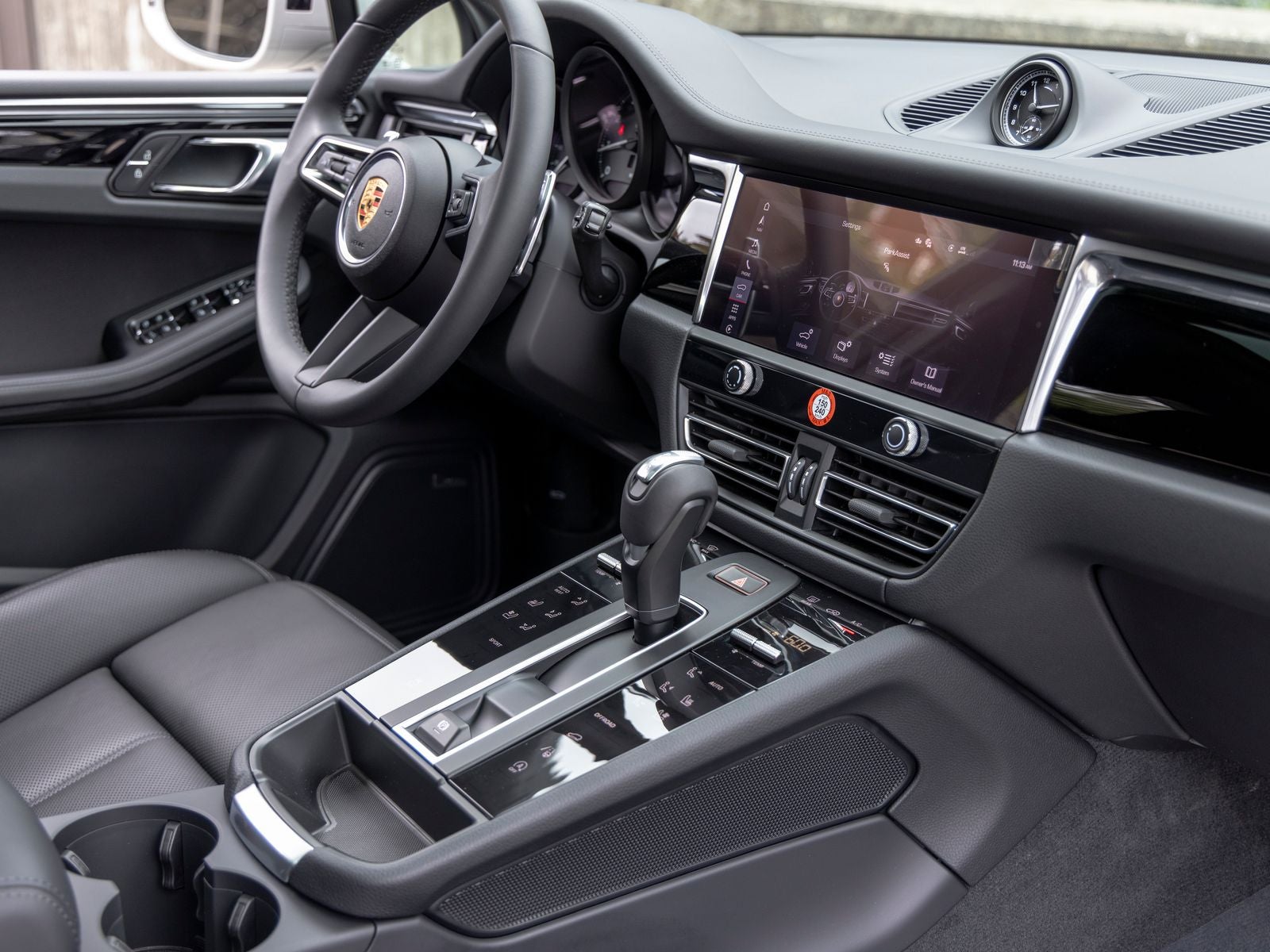 2025 Porsche Macan Base