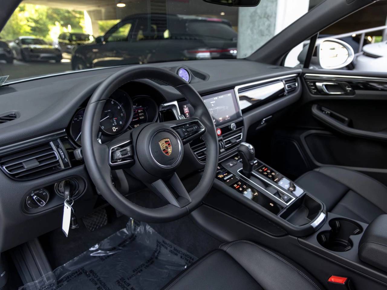 2025 Porsche Macan Base