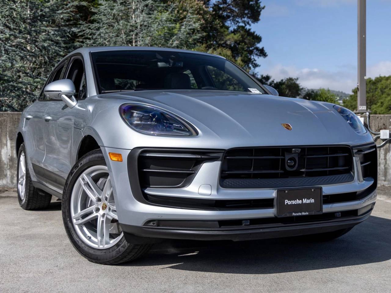 2025 Porsche Macan Base