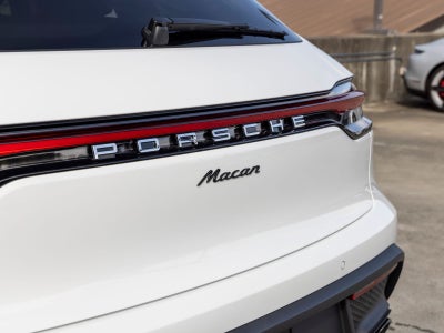 2026 Porsche Macan Base