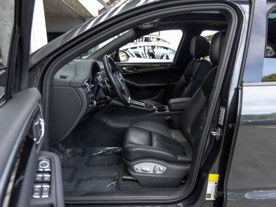 2023 Porsche Macan Base