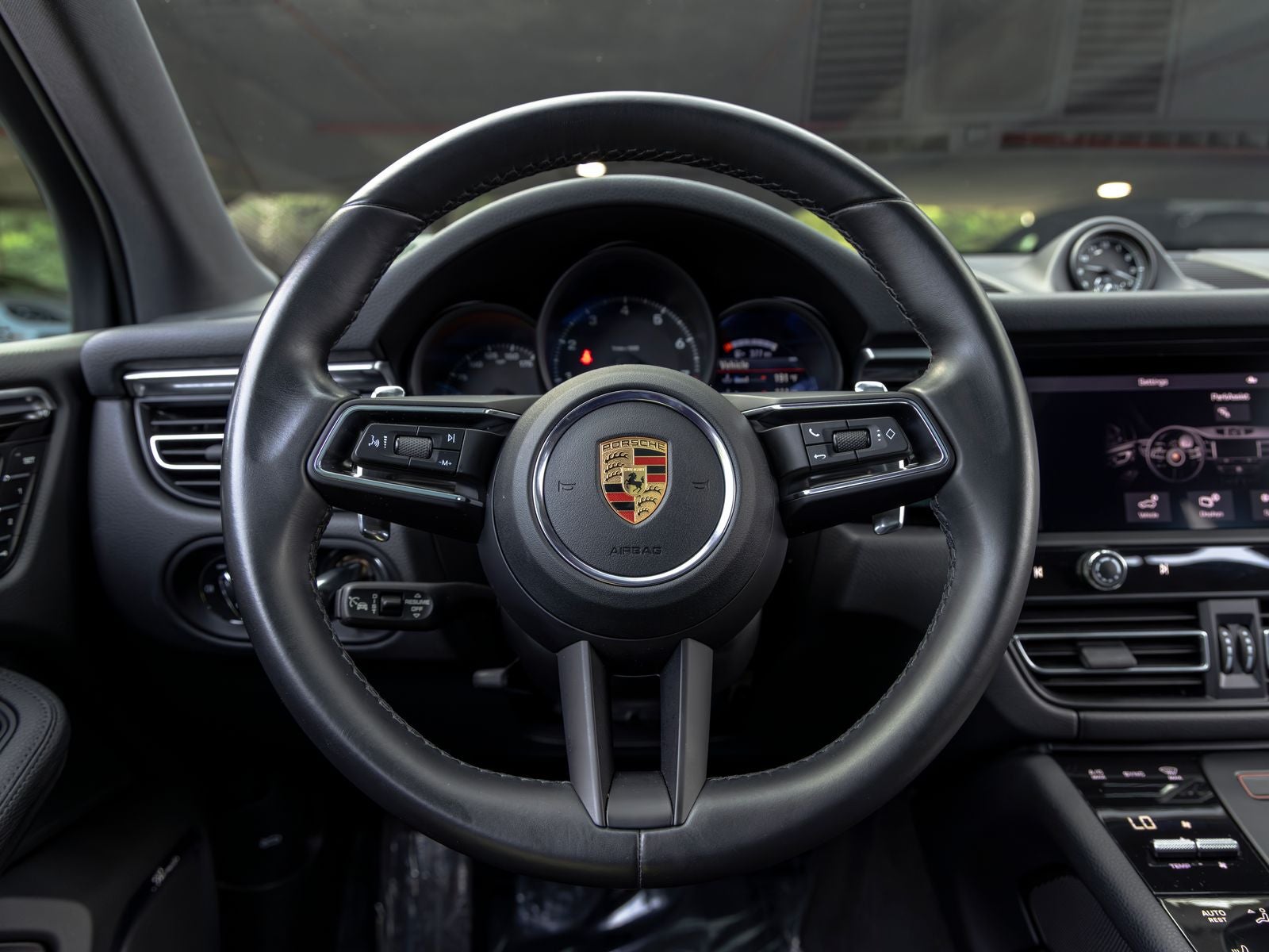 2023 Porsche Macan Base