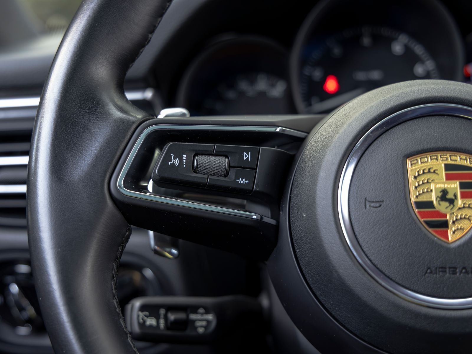 2023 Porsche Macan Base