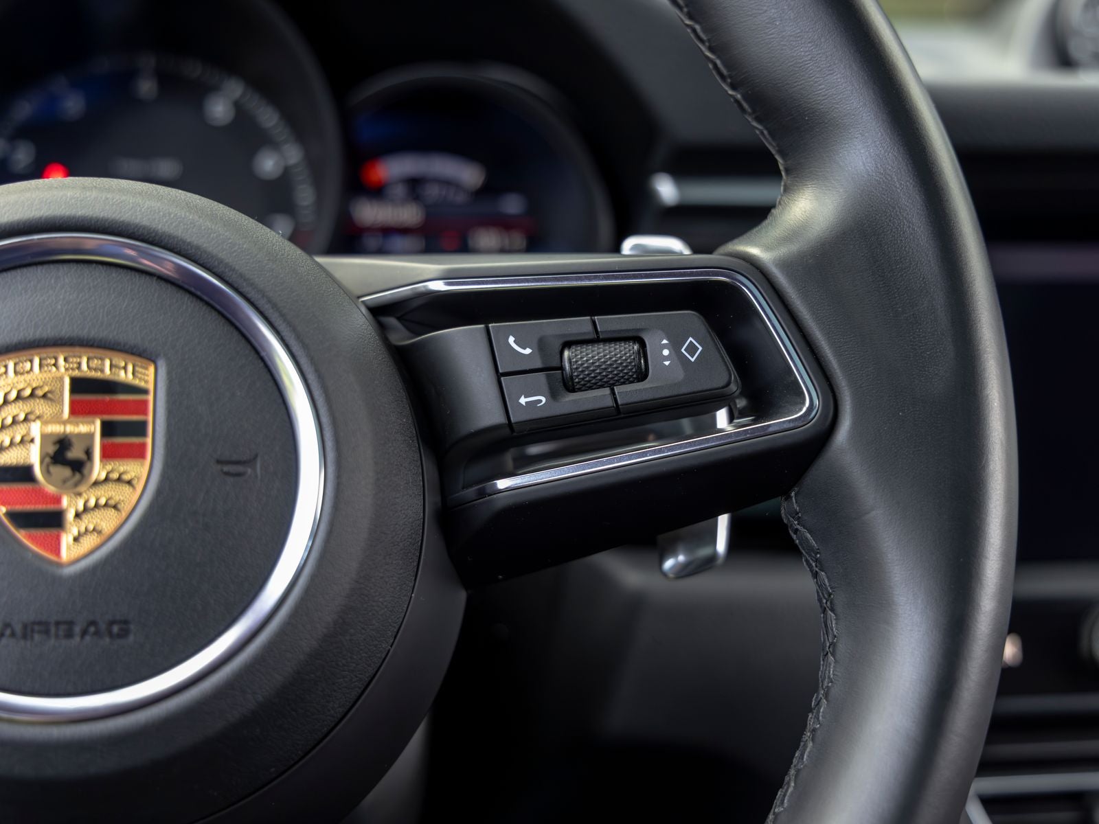 2023 Porsche Macan Base
