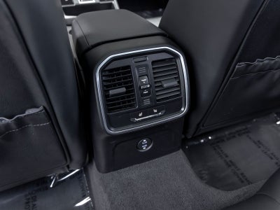 2023 Porsche Macan Base