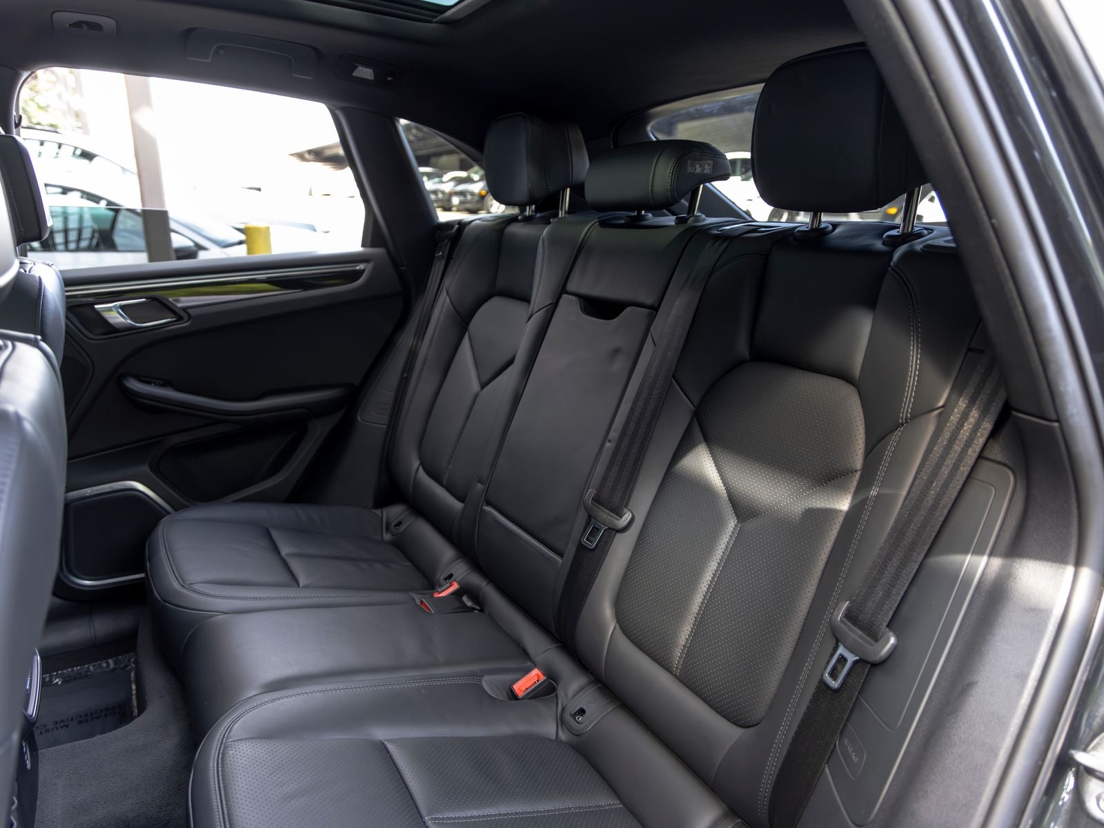 2023 Porsche Macan Base