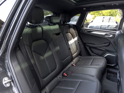 2023 Porsche Macan Base