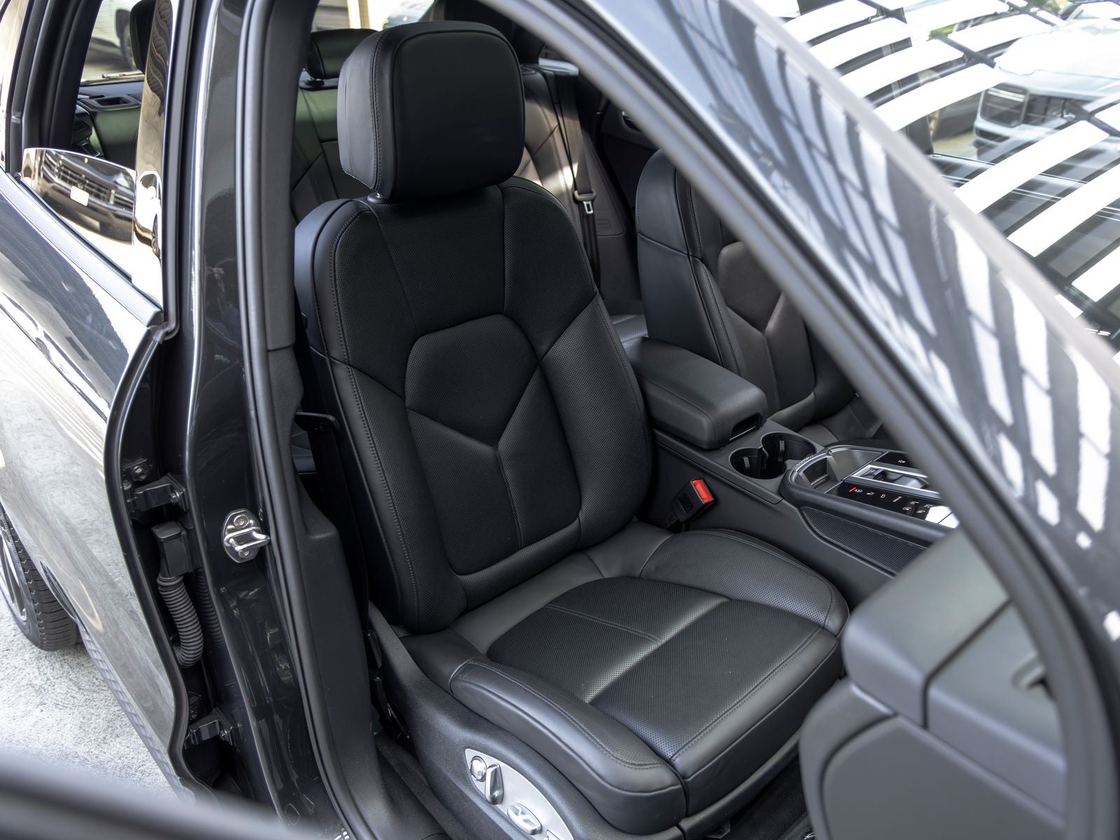 2023 Porsche Macan Base