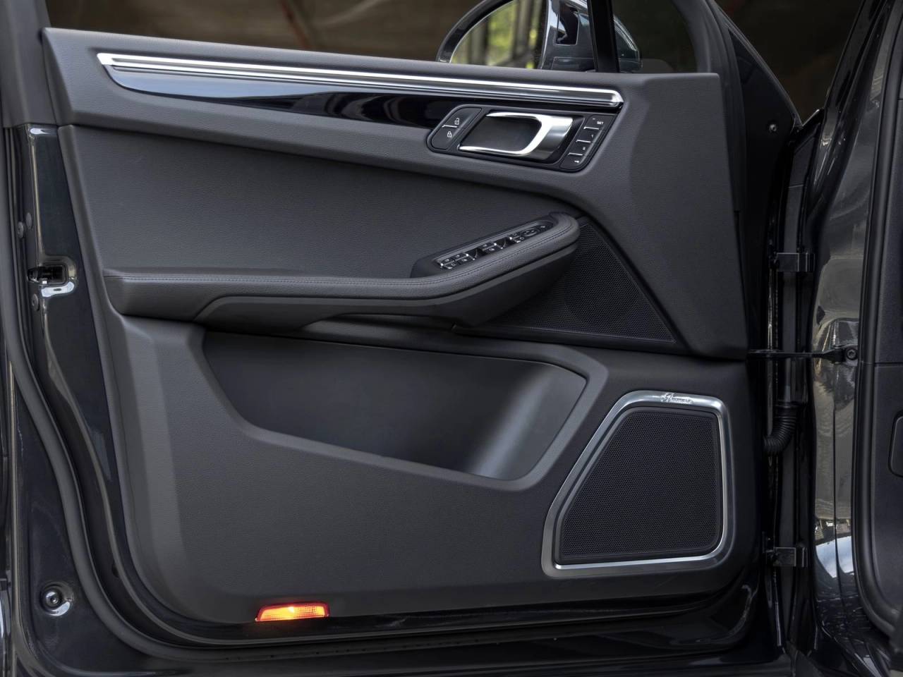 2023 Porsche Macan Base