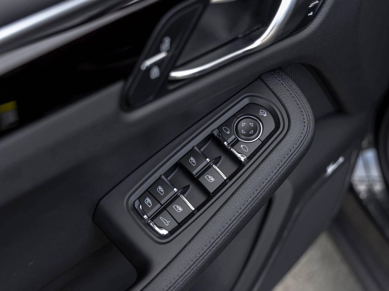 2023 Porsche Macan Base
