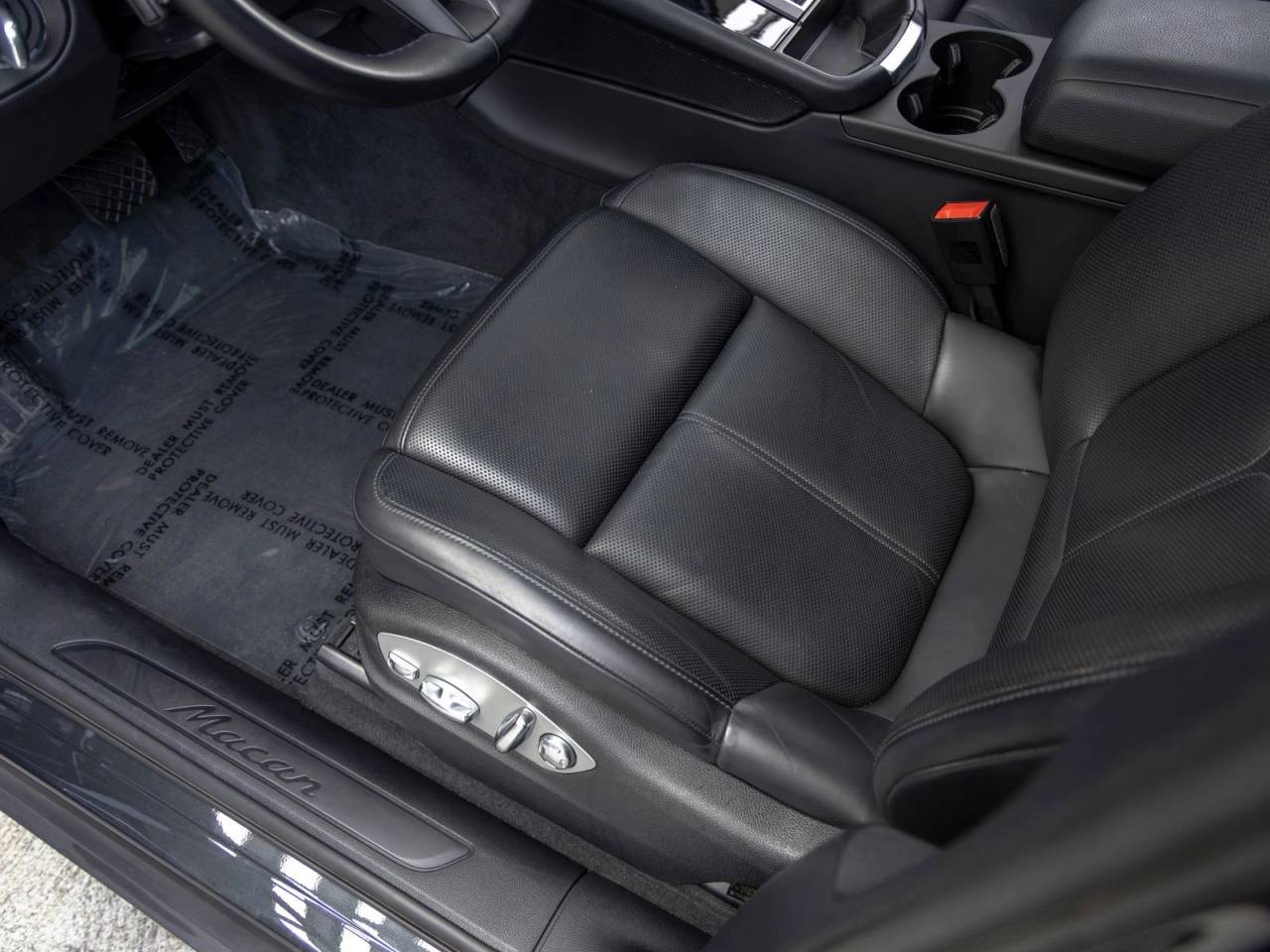 2023 Porsche Macan Base