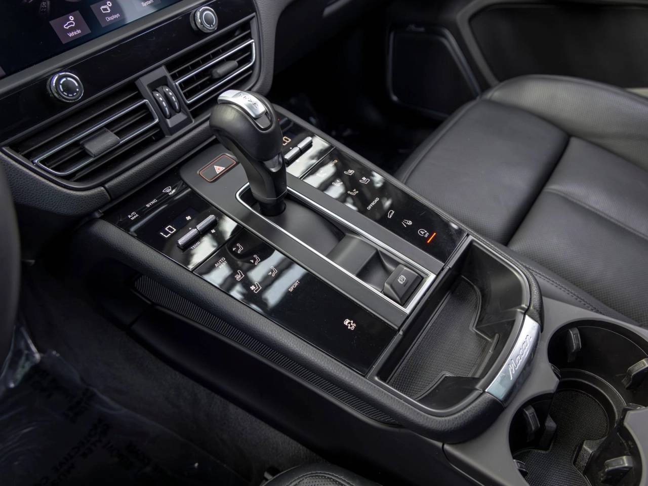 2023 Porsche Macan Base