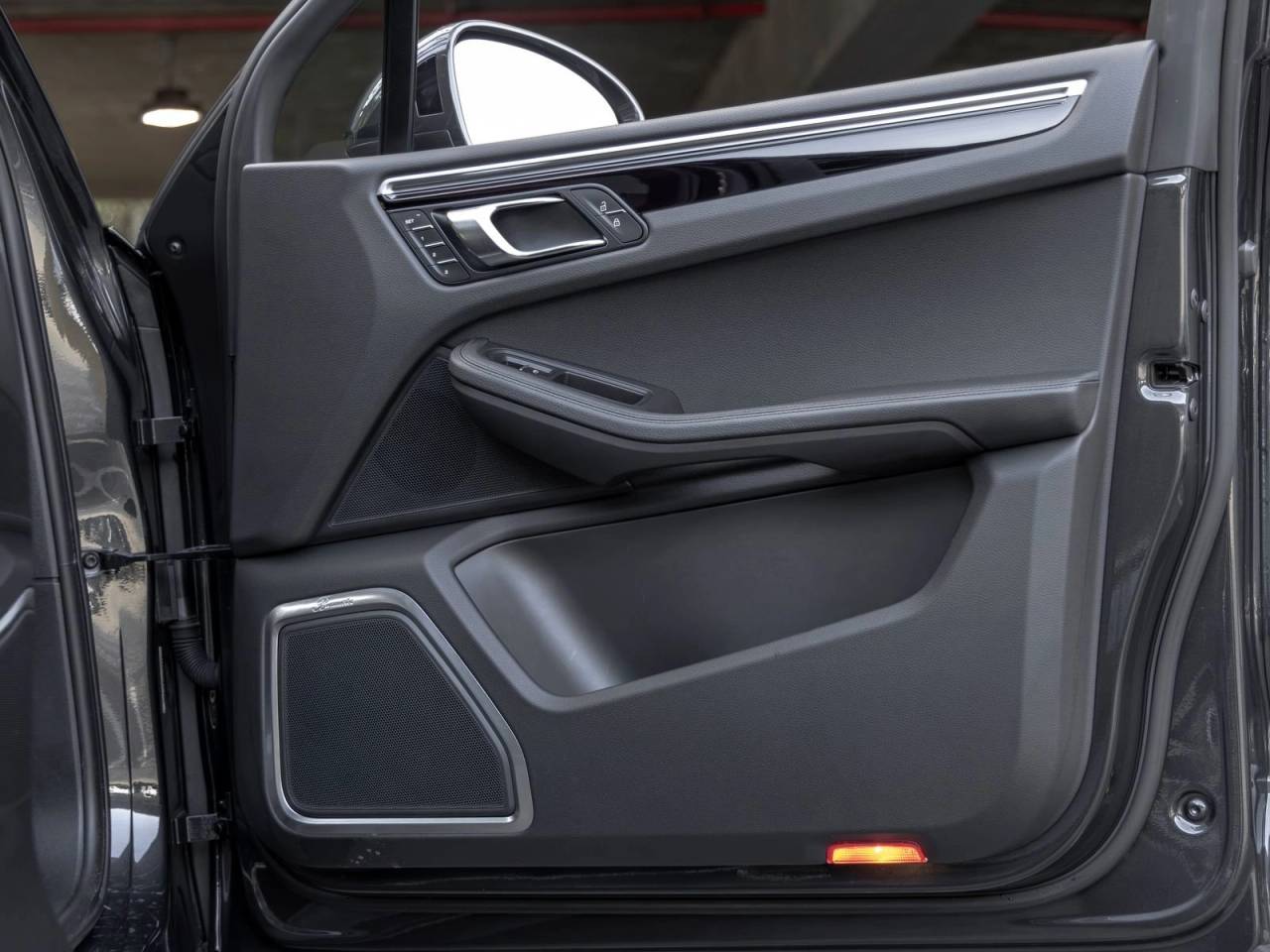 2023 Porsche Macan Base