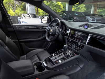 2023 Porsche Macan Base