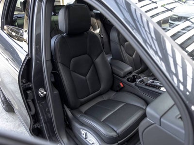 2023 Porsche Macan Base