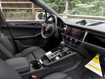 2026 Porsche Macan Base