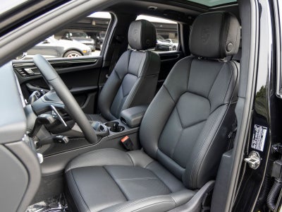2026 Porsche Macan Macan