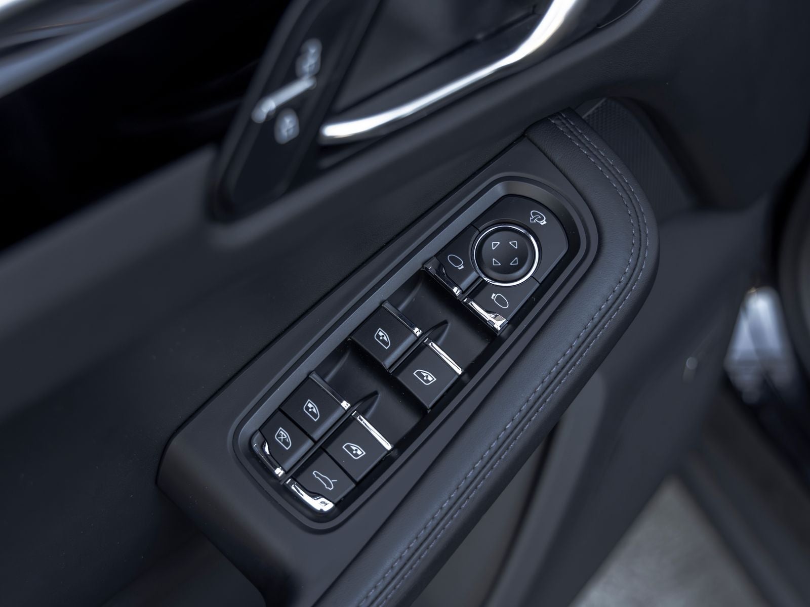 2023 Porsche Macan T