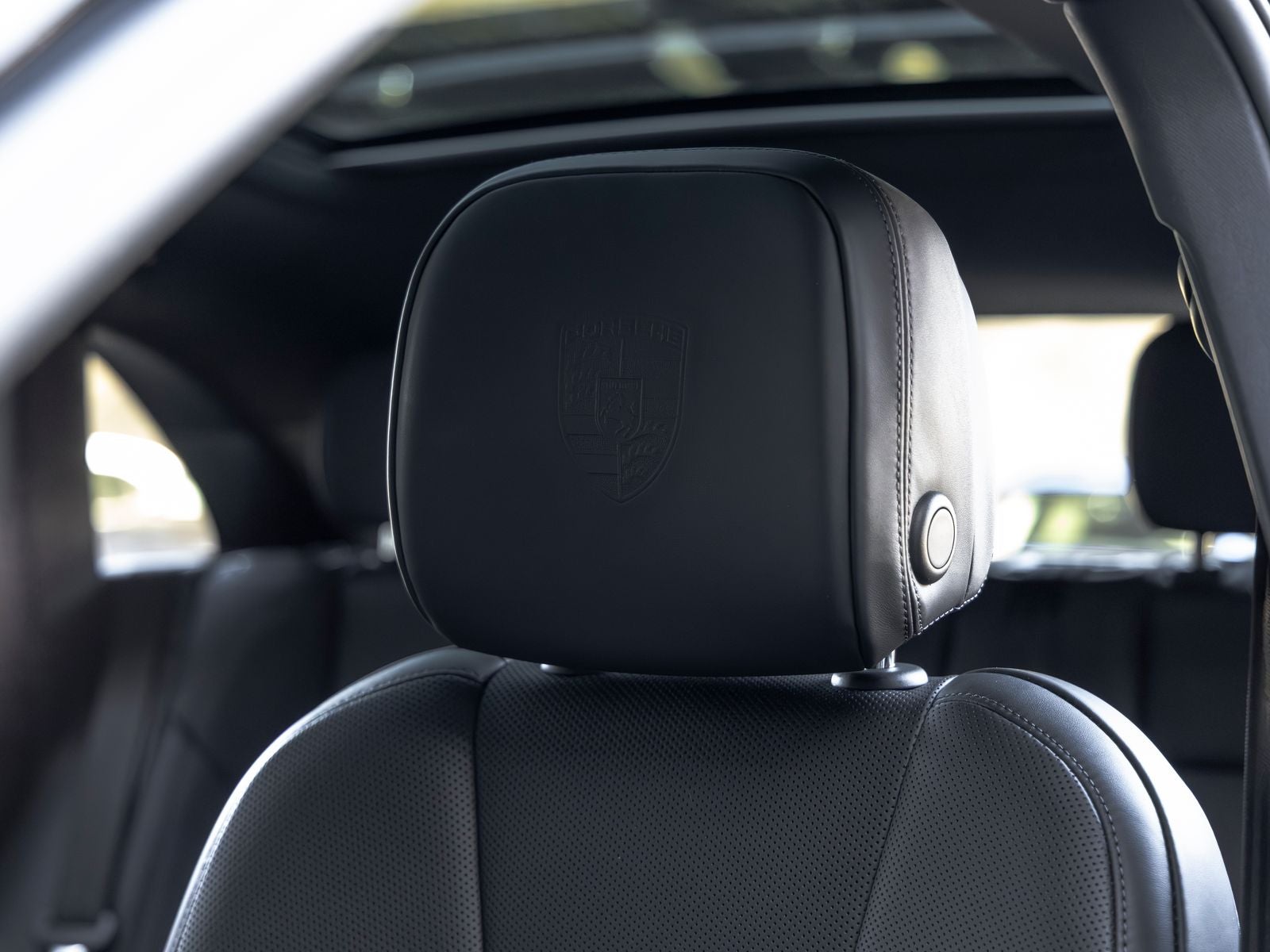 2023 Porsche Macan T