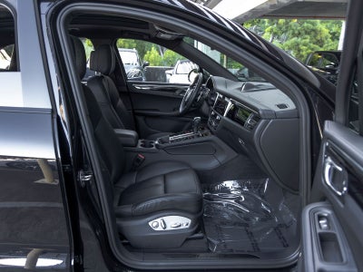 2023 Porsche Macan T