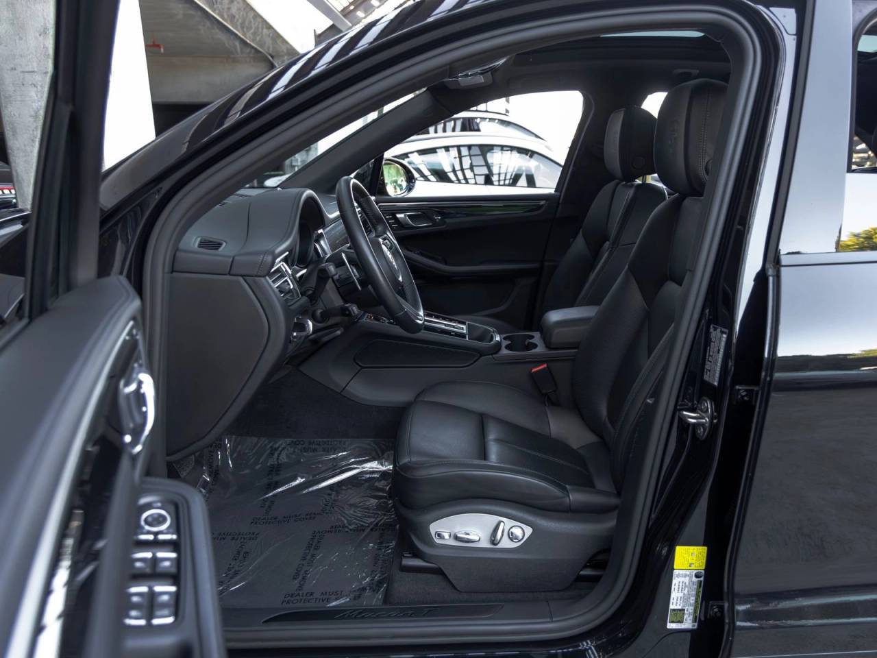 2023 Porsche Macan T