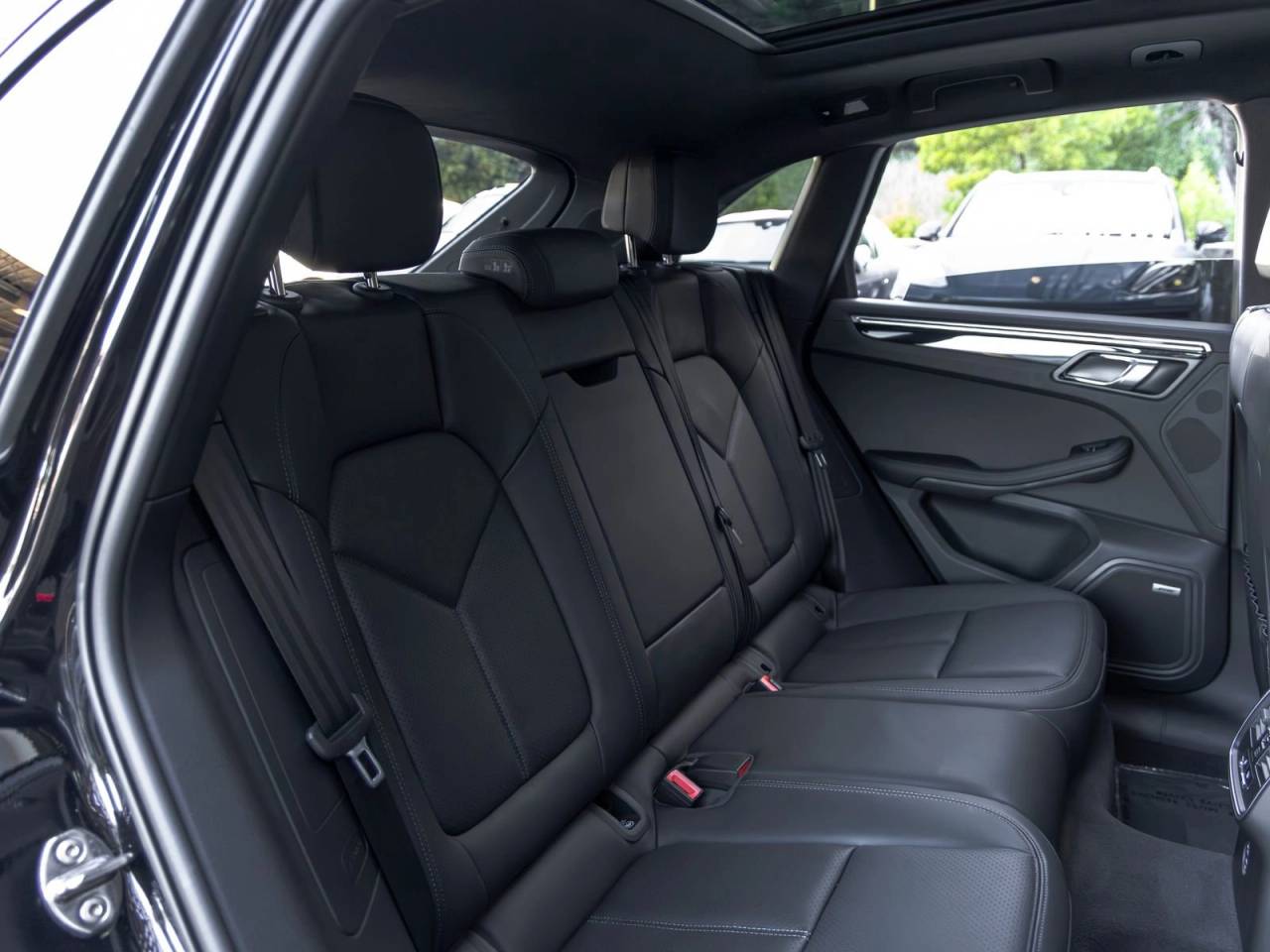 2023 Porsche Macan T