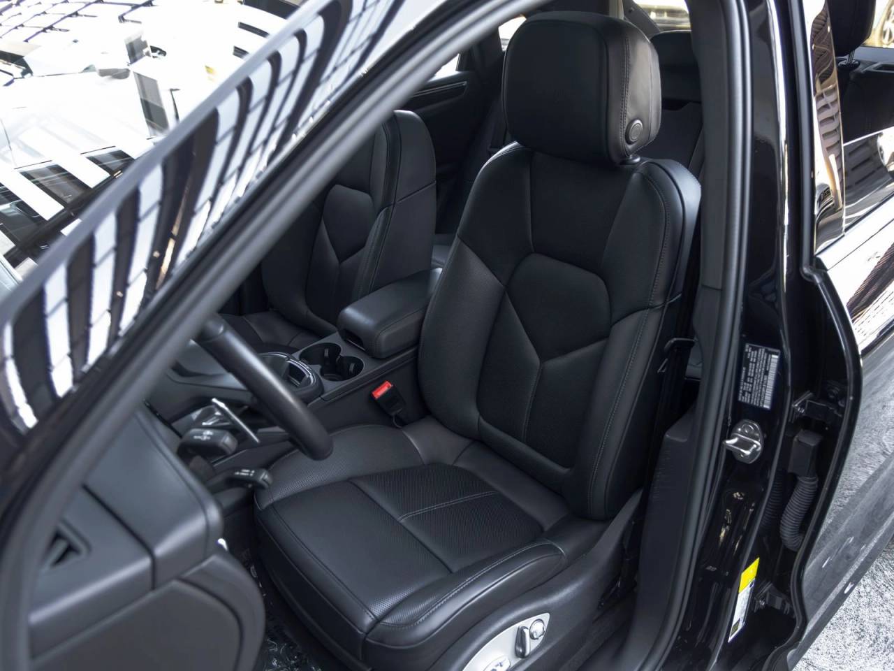 2023 Porsche Macan T