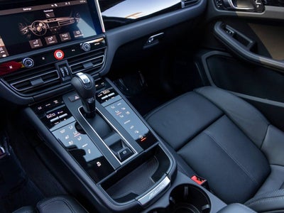 2025 Porsche Macan Macan