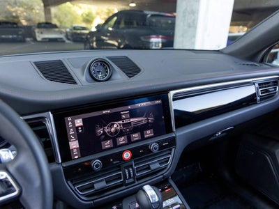 2025 Porsche Macan Macan