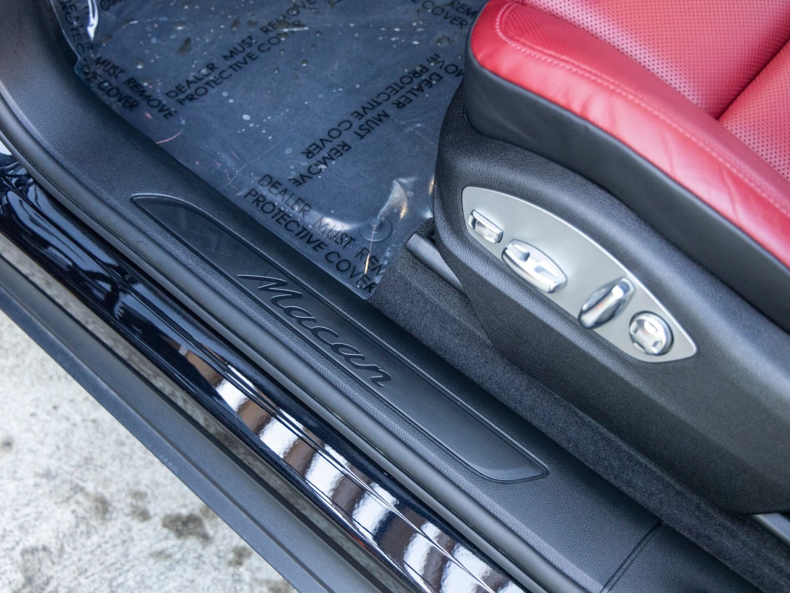 2025 Porsche Macan Base