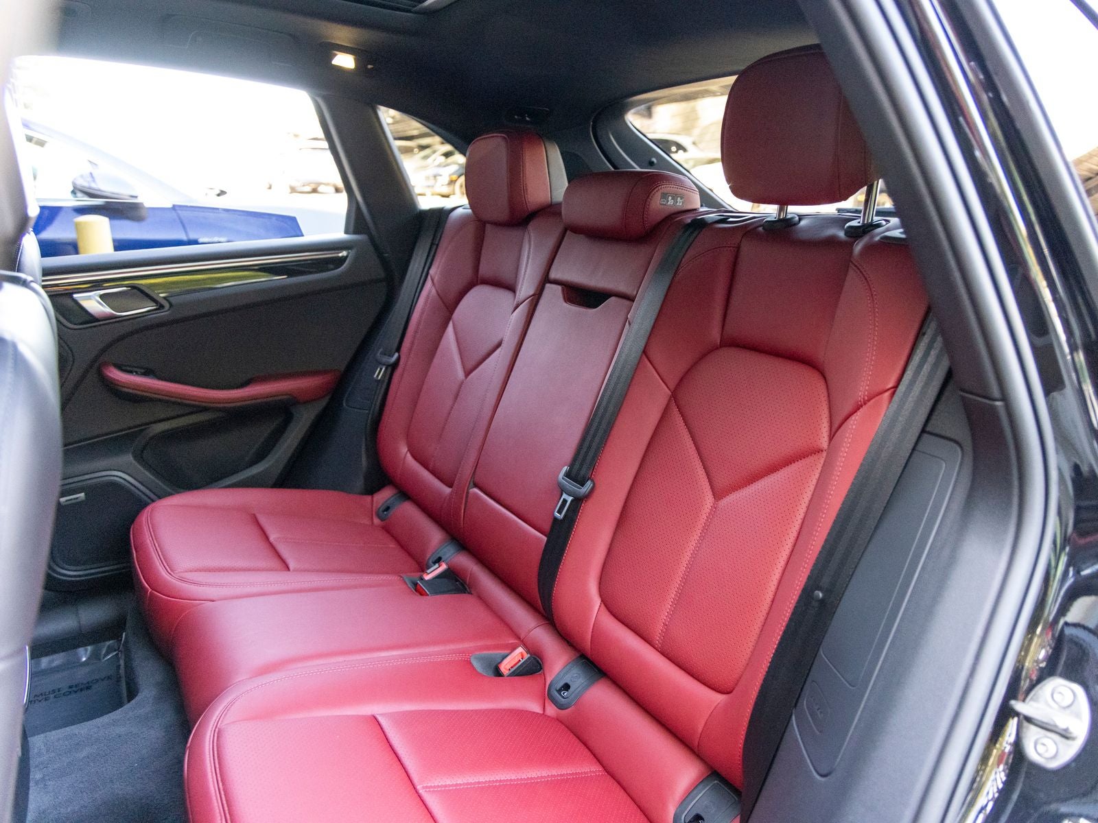 2025 Porsche Macan Base