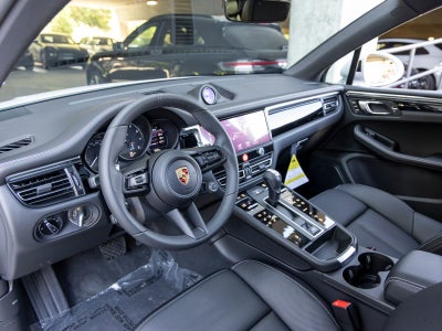 2026 Porsche Macan Base
