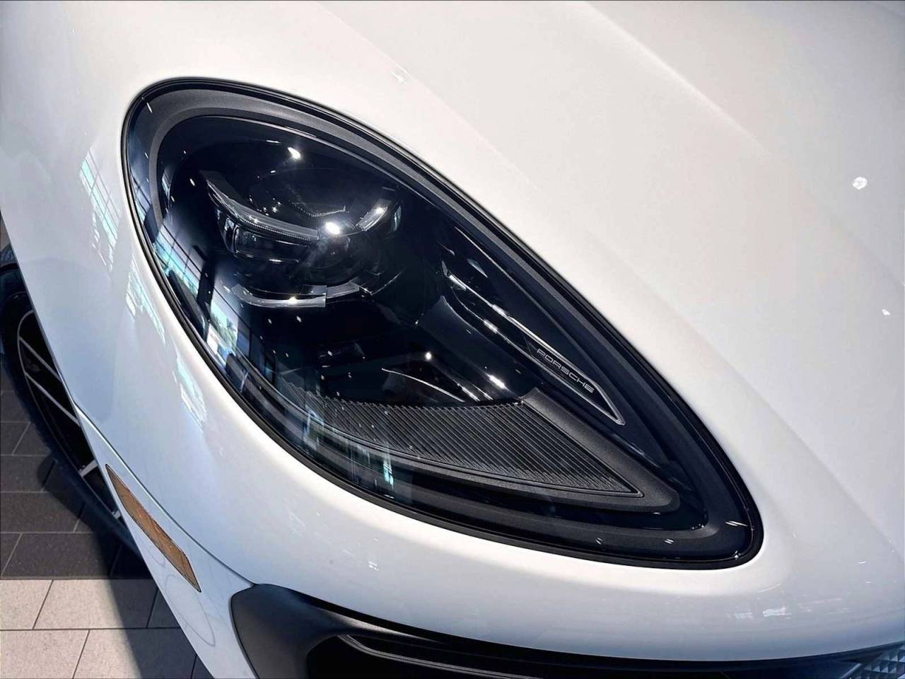 2026 Porsche Macan Base