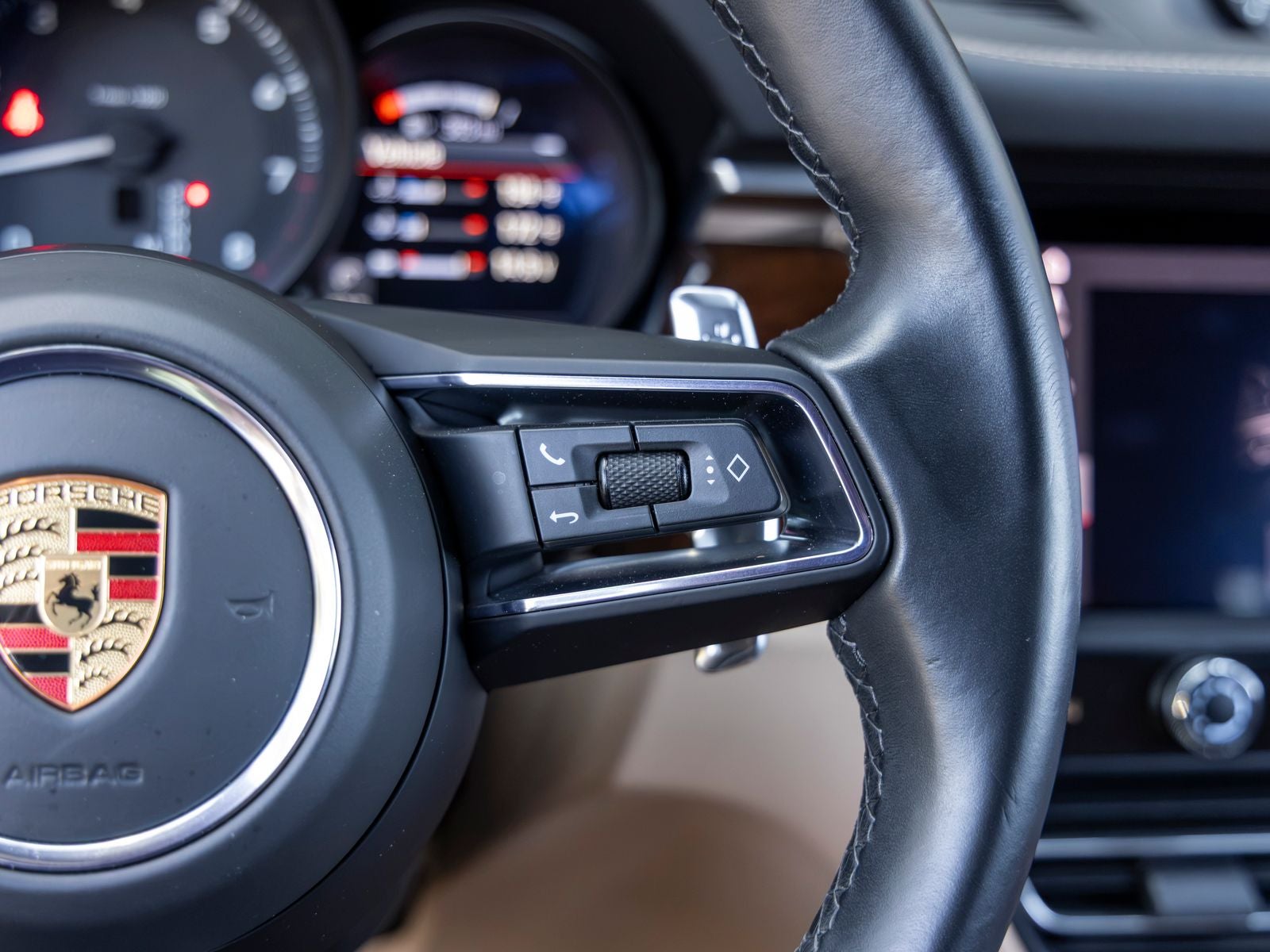2023 Porsche Macan Macan (MY23)