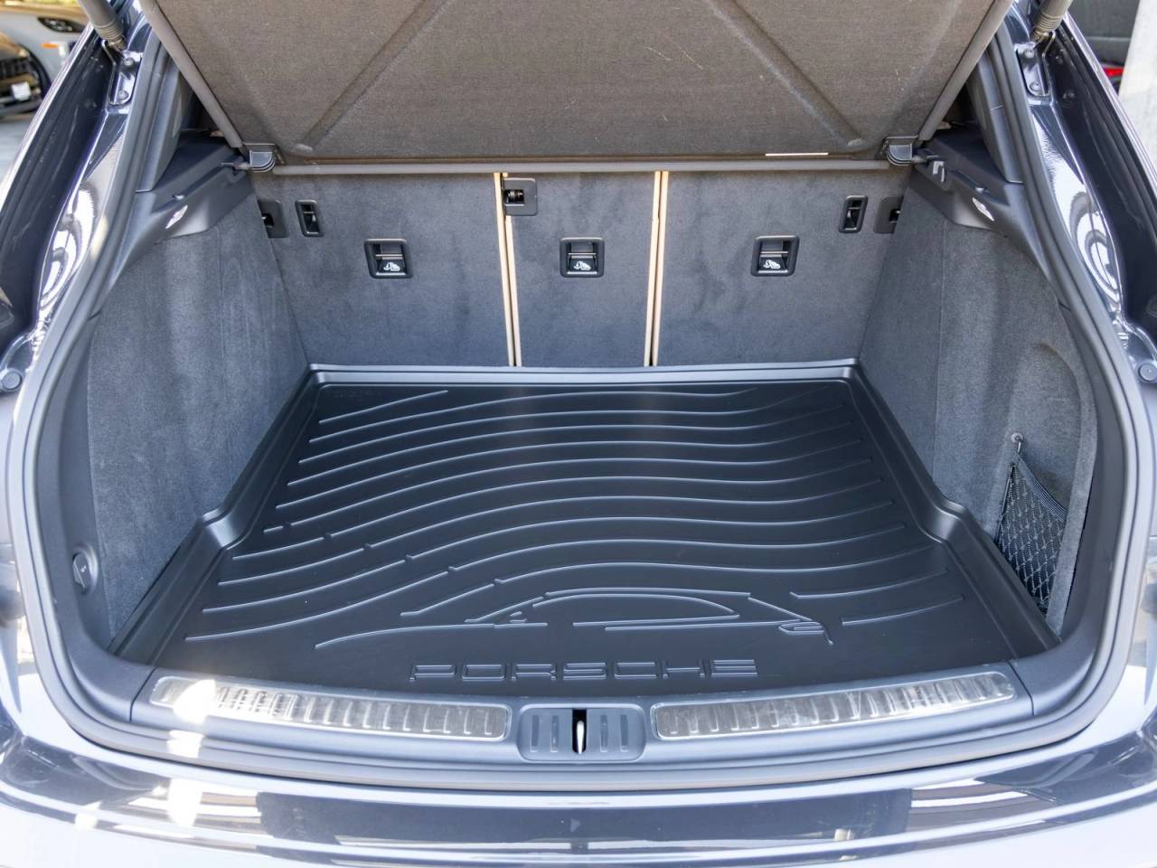 2023 Porsche Macan Macan (MY23)