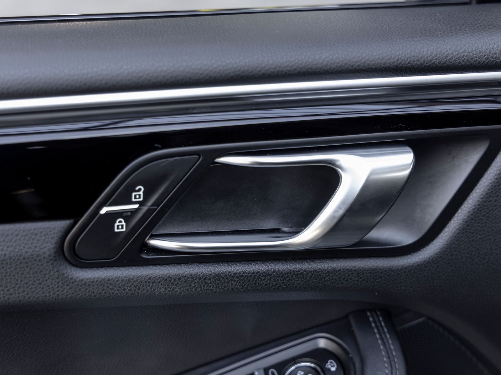 2023 Porsche Macan Macan T