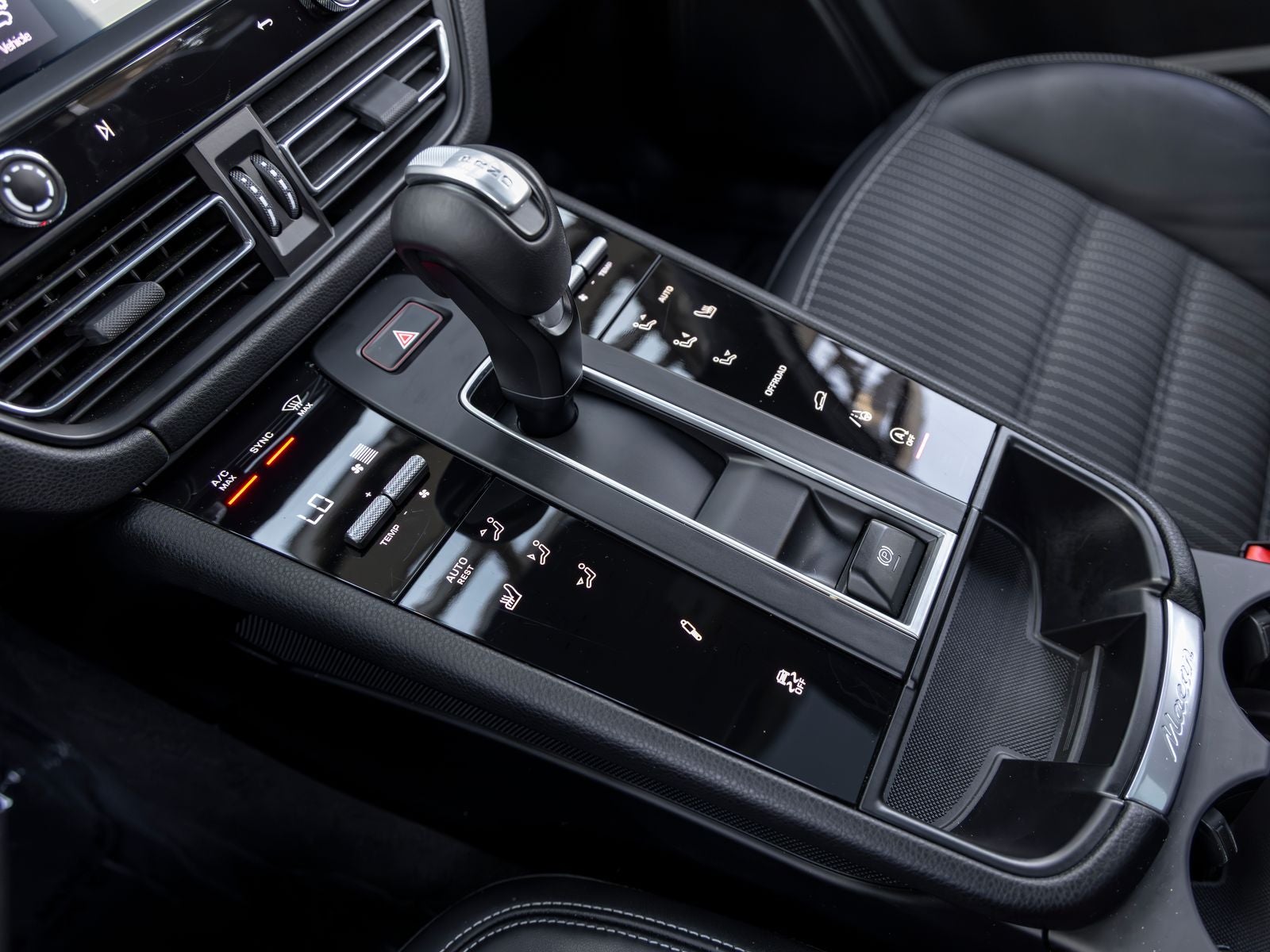 2023 Porsche Macan Macan T