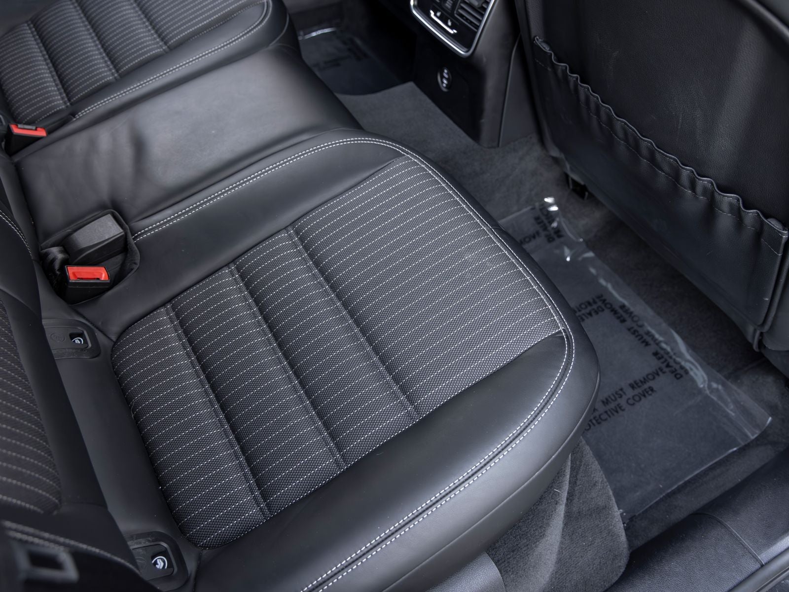2023 Porsche Macan Macan T