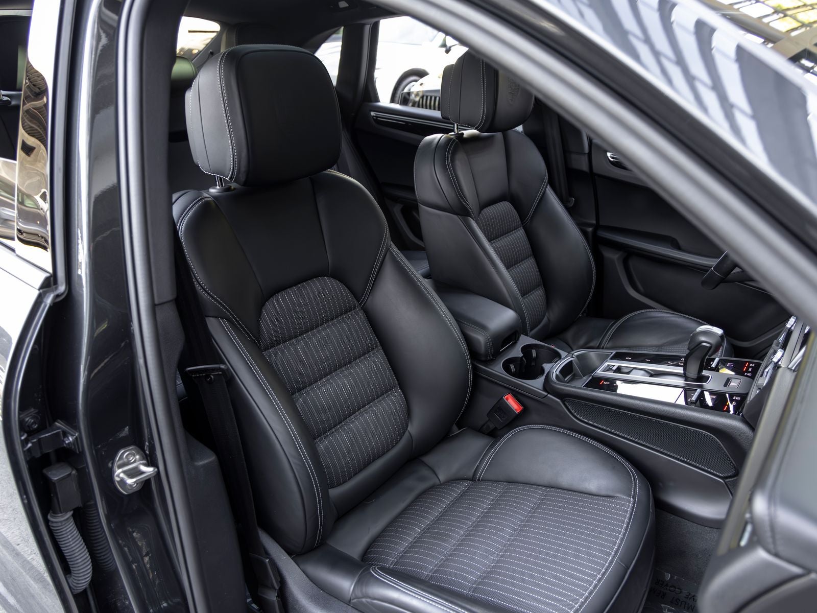 2023 Porsche Macan Macan T