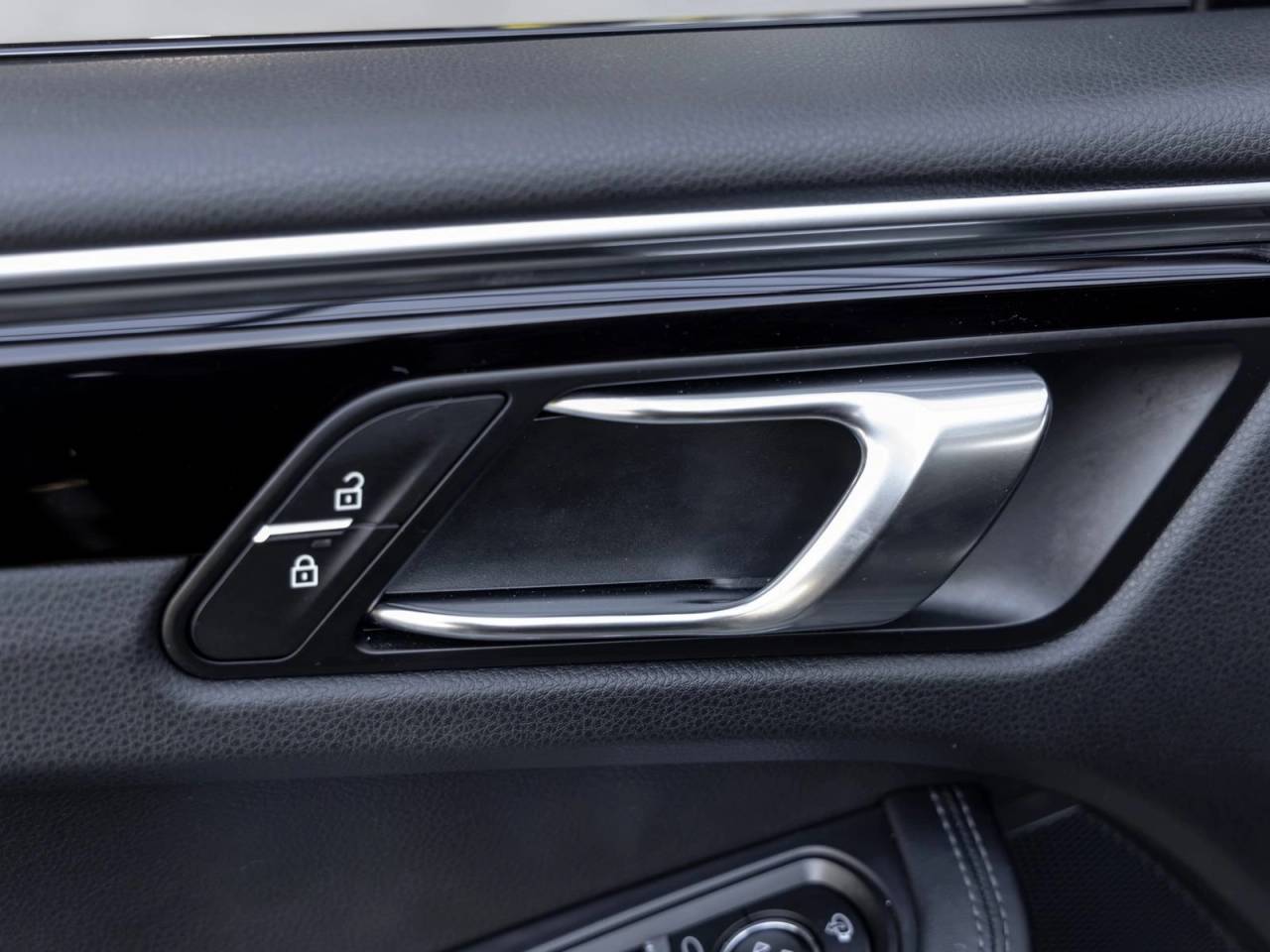 2023 Porsche Macan Macan T