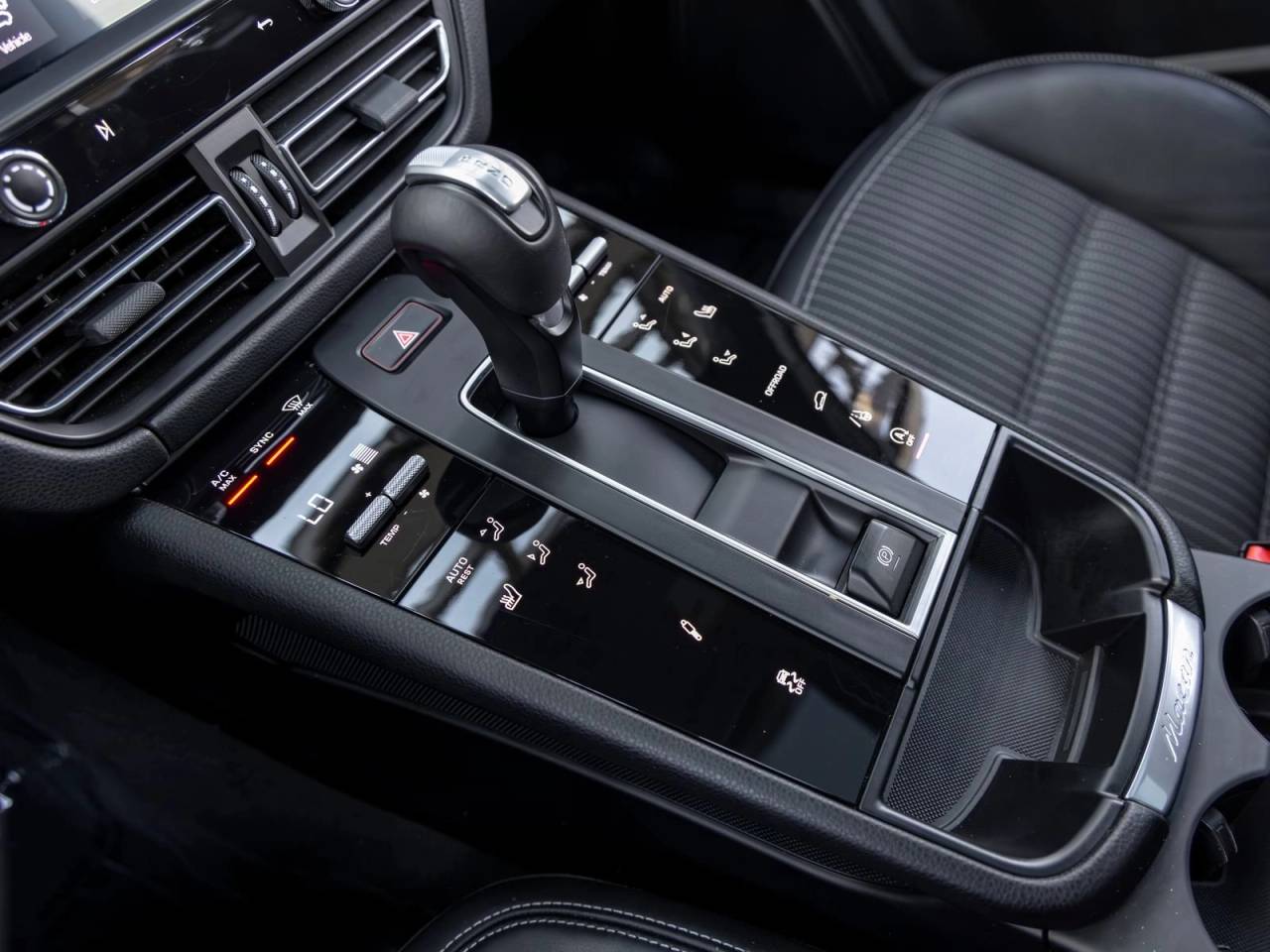 2023 Porsche Macan Macan T
