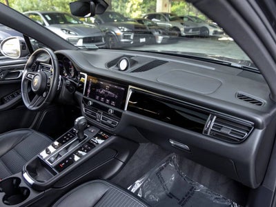 2023 Porsche Macan Macan T
